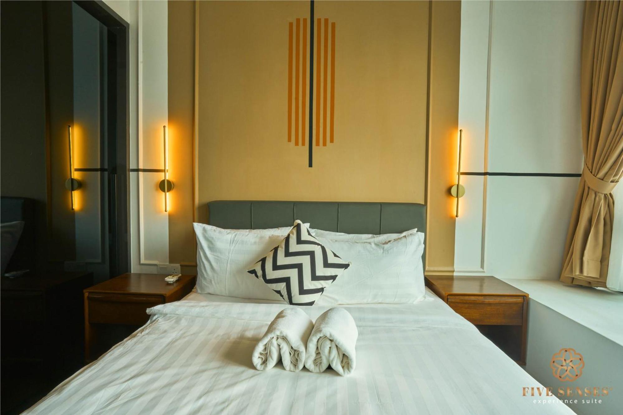 The Colony & The Luxe, By Canopy Lives Apartment