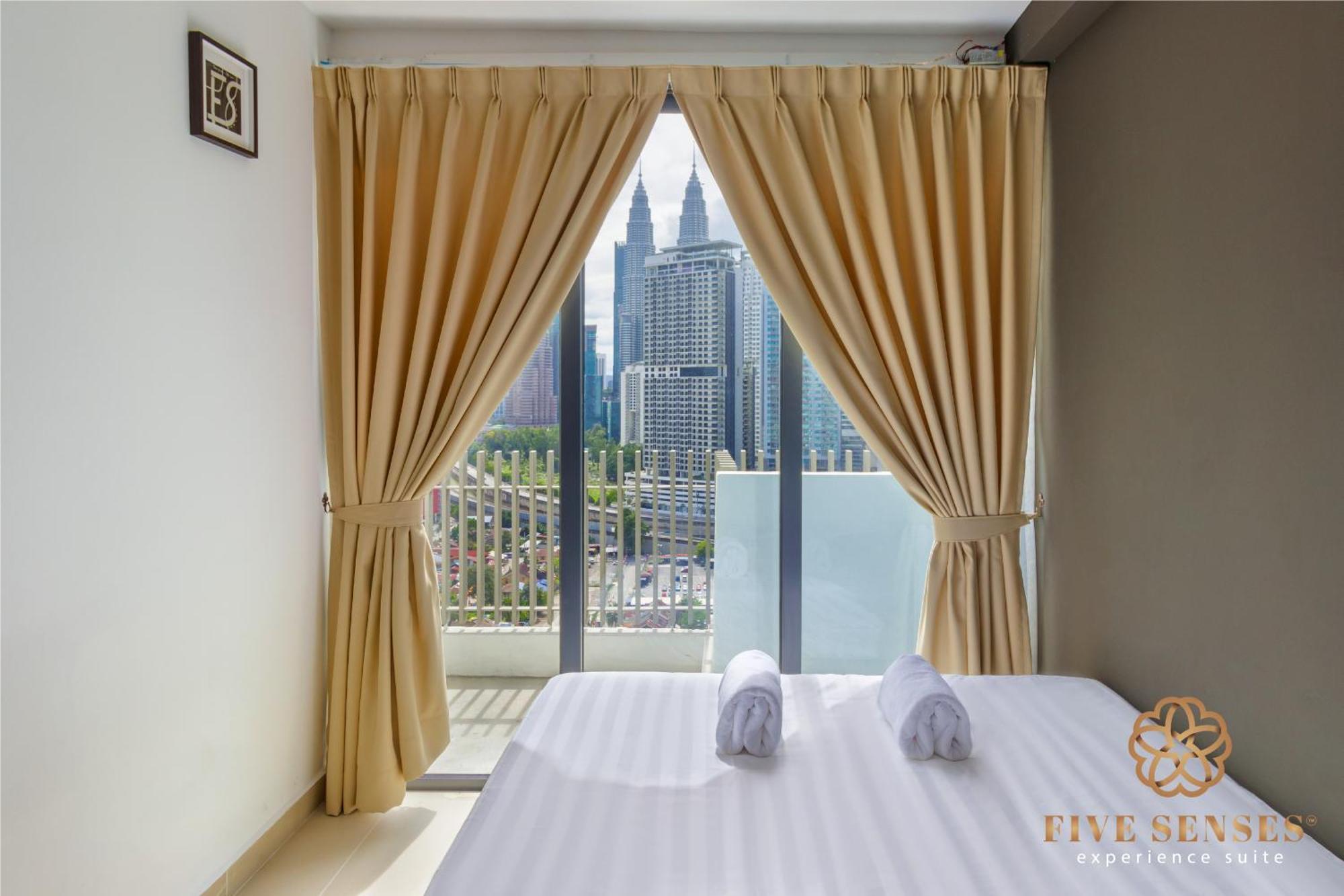 The Colony & The Luxe, By Canopy Lives Apartment