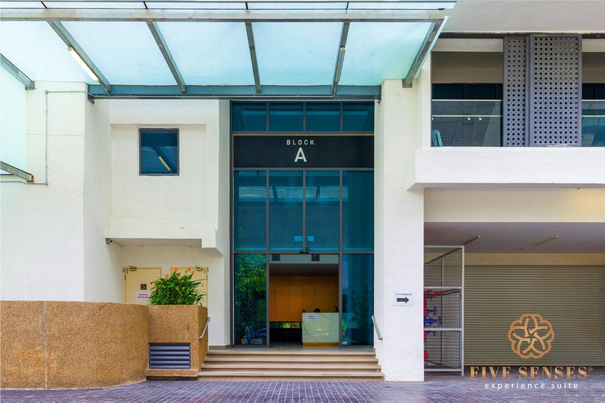 Apartment The Colony & The Luxe, By Canopy Lives