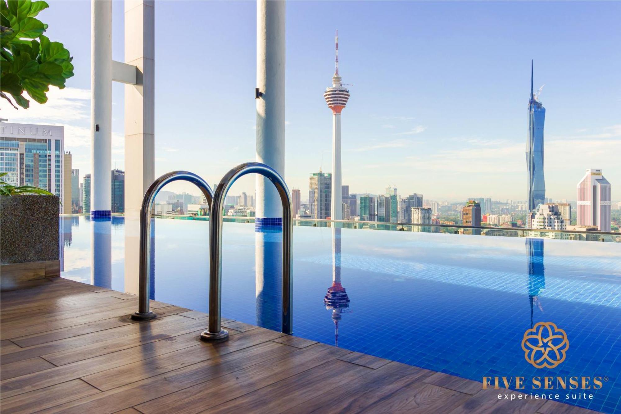 The Colony & The Luxe, By Canopy Lives Apartment