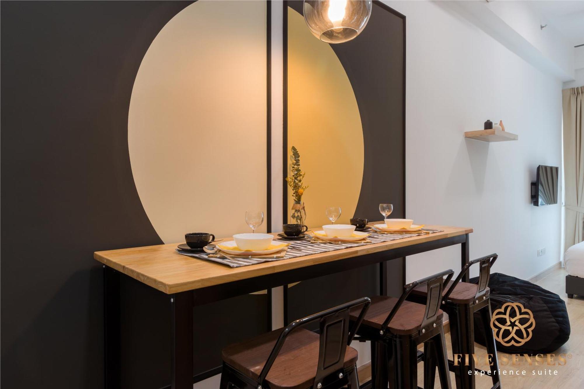 The Colony & The Luxe, By Canopy Lives Apartment *
