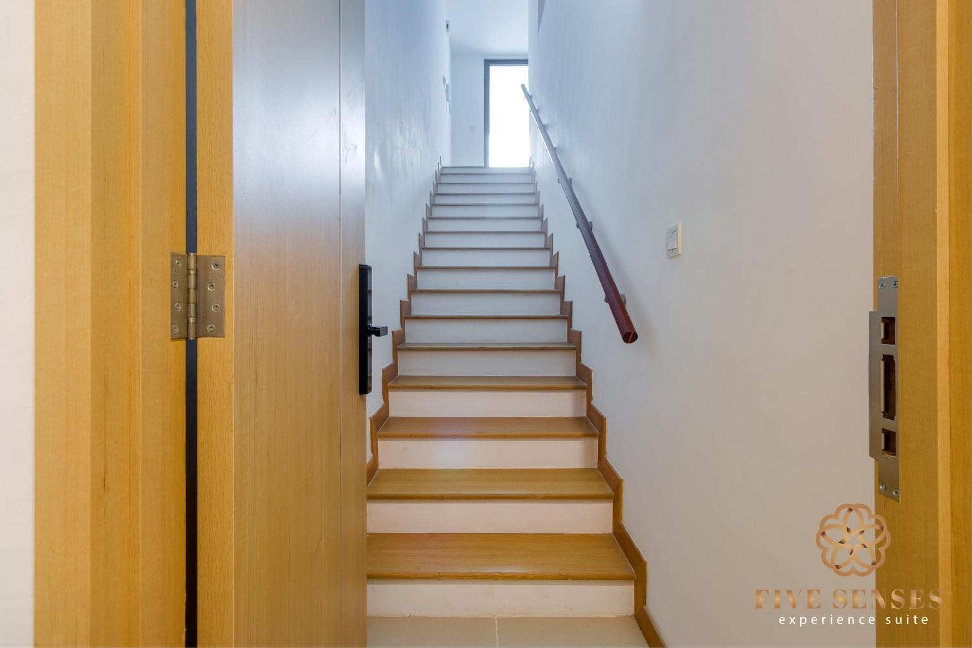 The Colony & The Luxe, By Canopy Lives Apartment